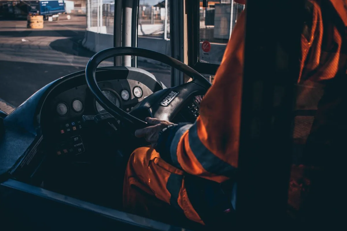 Buschauffeur achter het stuur — bustheorie voor rijbewijs D