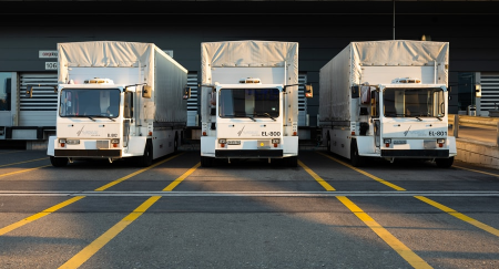 3-witte-vrachtwagens